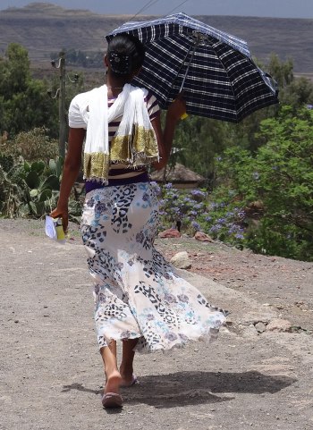 800px-Young_Woman_Strolling_-_Lalibela_-_Ethiopia_(8725941862).jpg